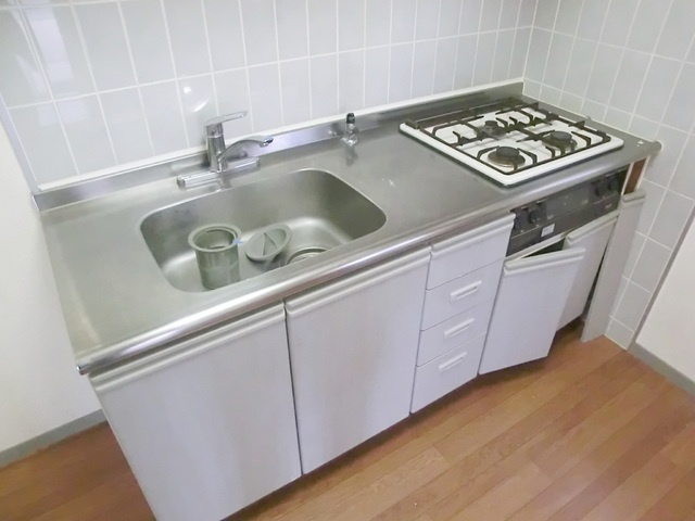 KODAヒルズ東新小岩のキッチン|3口コンロ付システムキッチン。