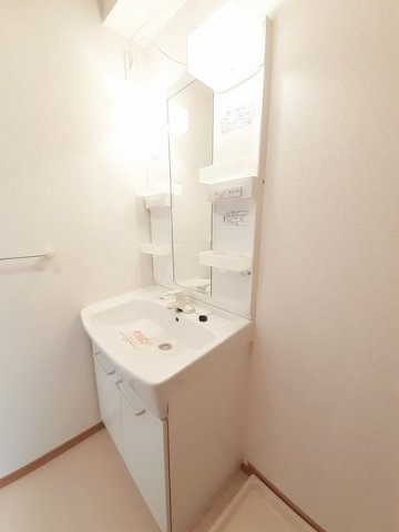 カーサ　フェリーチェ　Ⅱの洗面所|コンパクトで使いやすい洗面所