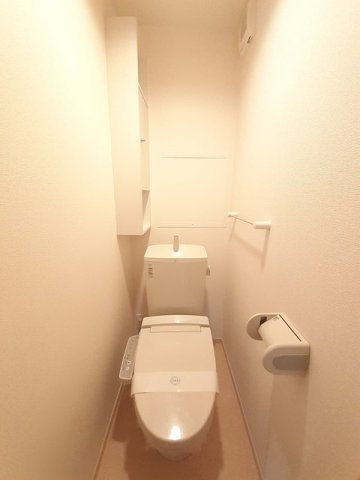 ラブ・ラ・ドールＢのトイレ|落ち着いた色調のトイレです
