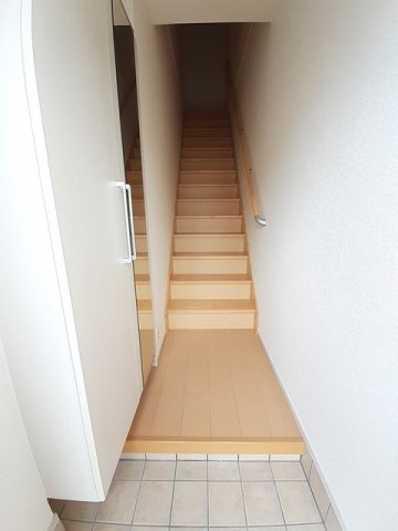 ラブ・ラ・ドールＢの玄関|落ち着いた玄関です