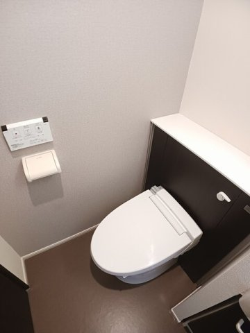 アクティブのトイレ|落ち着いた色調のトイレです