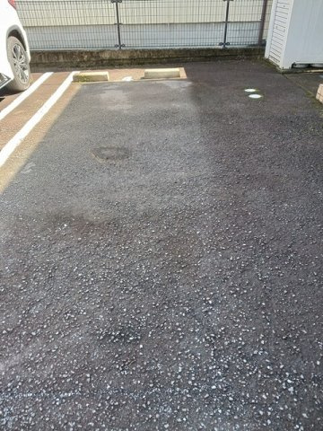 ハイツまる木の駐車場|駐車場があるので、車を買う予定の方も安心です