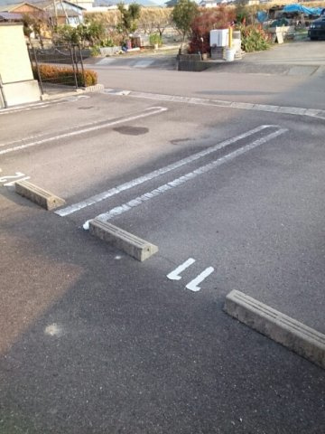 グレイス・カーサＢの駐車場|駐車スペースもあります