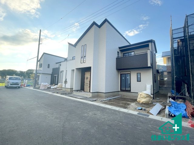 ★大津市下阪本　第5期　新築一戸建ての外観|周辺は落ち着いた街並みの住宅地！子育てがしやすい住環境です！まだ未完成ですが、現地でしかわからない事もございます。是非一度ご覧ください。