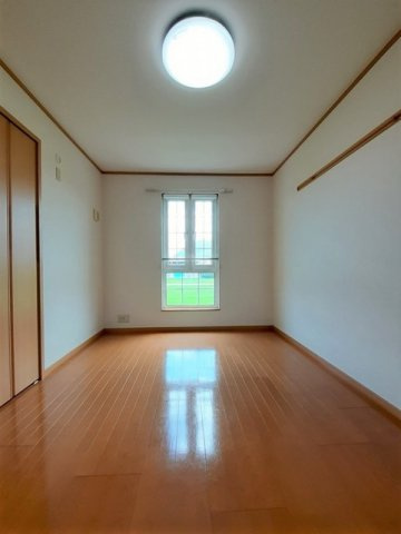 カサデルソレアードの内装|明るい色調の室内です