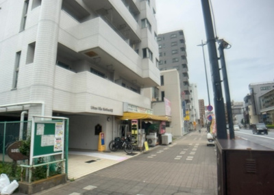 【外観】 | アーバンヒルズ西八王子 | 南側道路の場合は長い時間光を入れ込むことができるため、庭やリビングを道路側に持ってくることが多く土地価格も高い傾向にあります。一方北側道路だとリビングや庭が南側になりプライバシーを守ることができます。