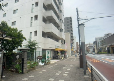 【外観】 | アーバンヒルズ西八王子 | 住宅用の土地では前面道路に2m以上接していなければならないと法律で定められています。しかし、お持ちの車のサイズやライフスタイルなどにより、2mでは利便が悪い場合もございますので、事前に確認しましょう。