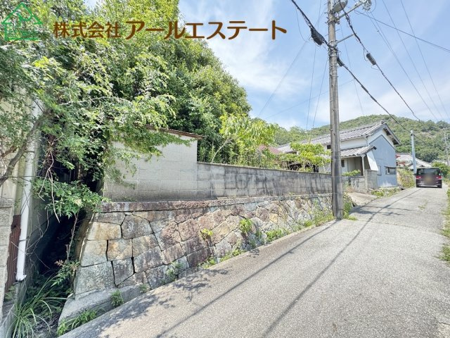 加古川市西神吉町辻　　売土地の前面道路含む現地写真