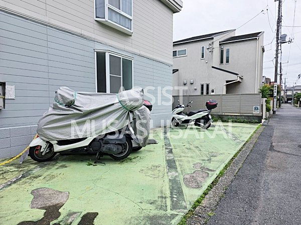 KMハイツの駐車場