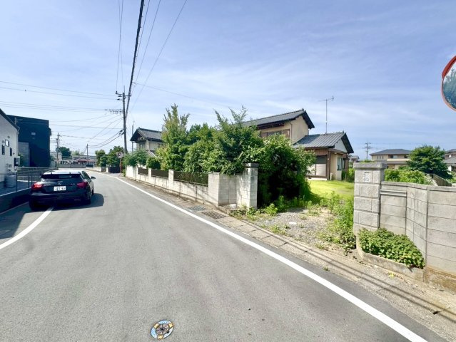 【中古戸建】邑楽郡千代田町大字舞木の外観|■外観｜周囲の見渡しが良く、車の出入りの際も安全確認がしやすいため、小さなお子様がいるご家庭でも安心です♪