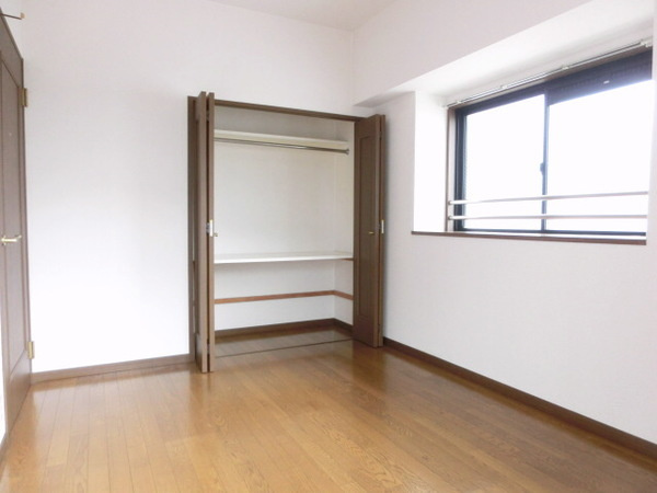 アーバンリブⅡの居間・リビング|☆最上階角部屋で綺麗な室内でフローリングです♪寝室としてお使いください。☆