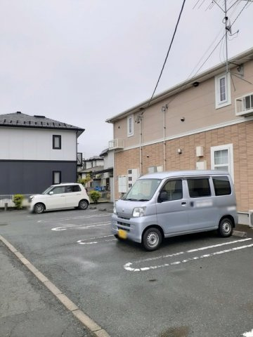 ガーデンハウス紀原の駐車場
