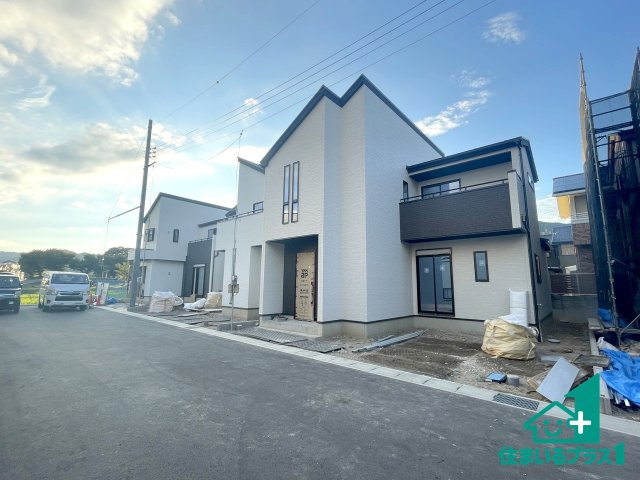 ★大津市下阪本　第5期　新築一戸建ての前面道路含む現地写真|周辺は落ち着いた街並みの住宅地！子育てがしやすい住環境です！まだ未完成ですが、現地でしかわからない事もございます。是非一度ご覧ください。