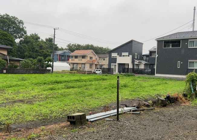 【外観】 | 土地購入を検討されている場合、境界杭がない状態で購入してしまうと境界確定測量をする必要があり、費用がかかります。購入の前に、売主、隣土地所有者立ち合いのもと境界を確定し境界杭を設置するのがベストです。