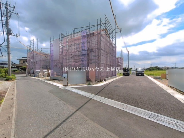 西区二ツ宮③　新築戸建　リーブル03の前面道路含む現地写真