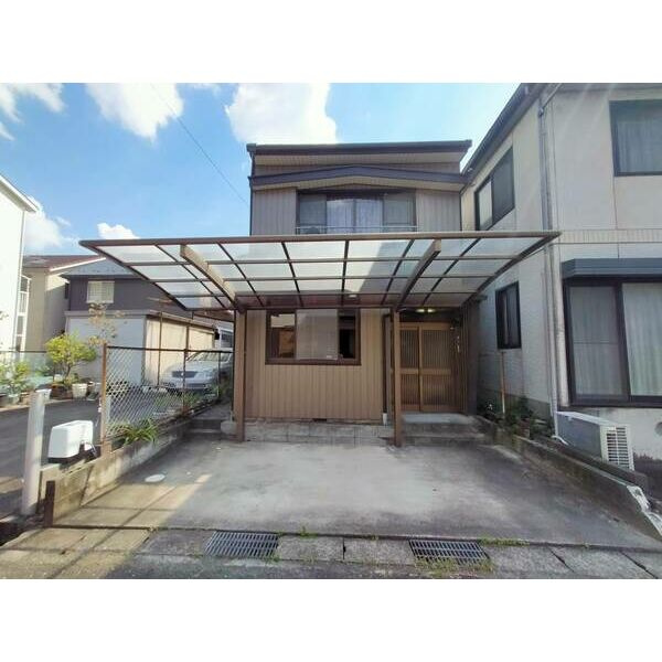稲沢市平和町上前浪のお家の駐車場