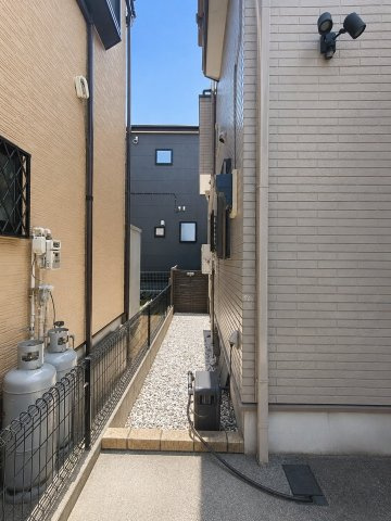 三郷市　彦糸1丁目　中古戸建のその他|物件脇のスぺース