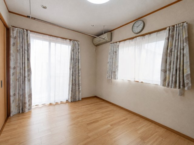 三郷市　彦糸1丁目　中古戸建の洋室|スタンダードな洋室です　※プライバシー保護の為、画像加工により荷物を消去しています