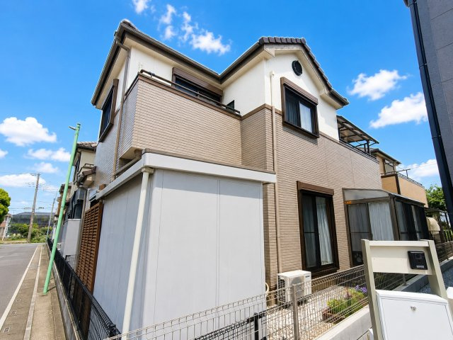 三郷市　彦糸1丁目　中古戸建の外観|南向きの明るいお家です