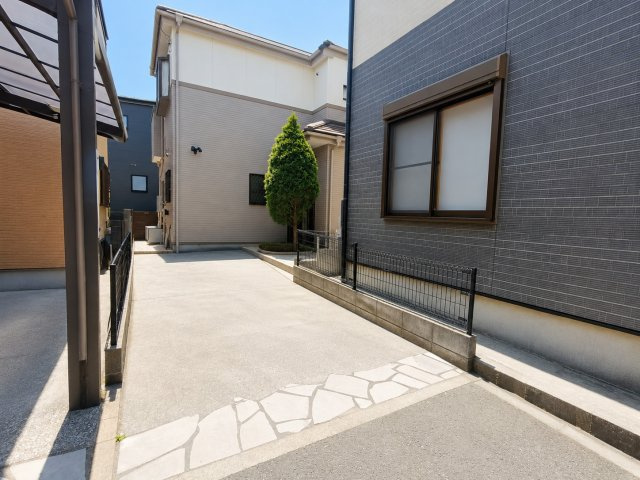 三郷市　彦糸1丁目　中古戸建の外観|明るいカラーが映える外観です