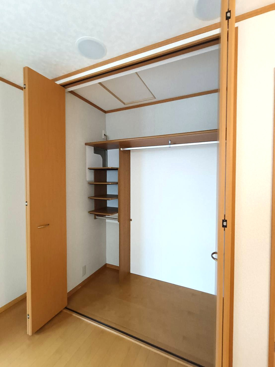 三郷市　彦糸1丁目　中古戸建の洋室|全室にクローゼット完備で便利　
