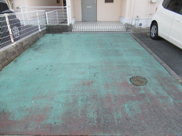 ネオセゾン上月の駐車場