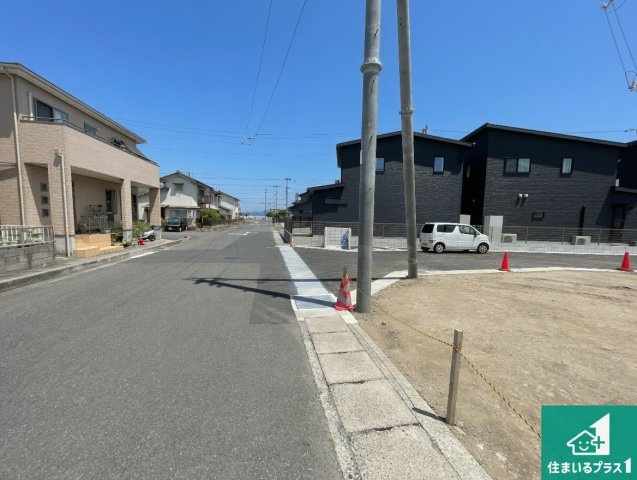 ★大津市下阪本　第5期　新築一戸建ての前面道路含む現地写真|周辺は落ち着いた街並みの住宅地！子育てがしやすい住環境です！まだ未完成ですが、現地でしかわからない事もございます。是非一度ご覧ください。
