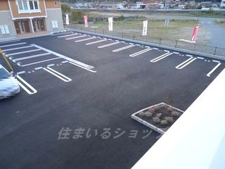 マイネ　ファミーリエ　Ⅳの駐車場
