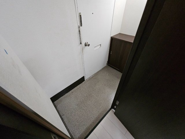 リュエル岡本の玄関