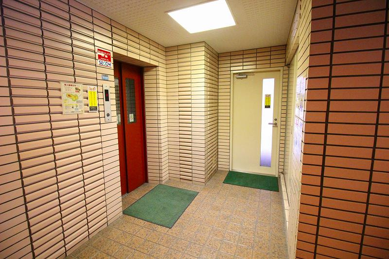 四谷曙橋ビルのロビー