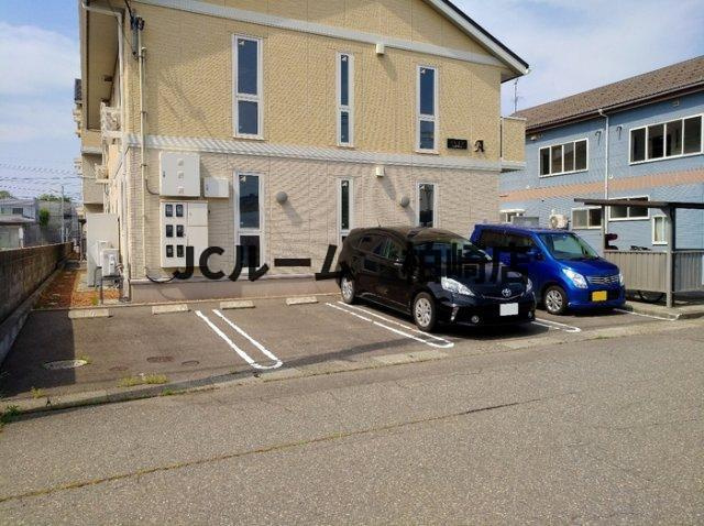 ソレイユ Bの駐車場