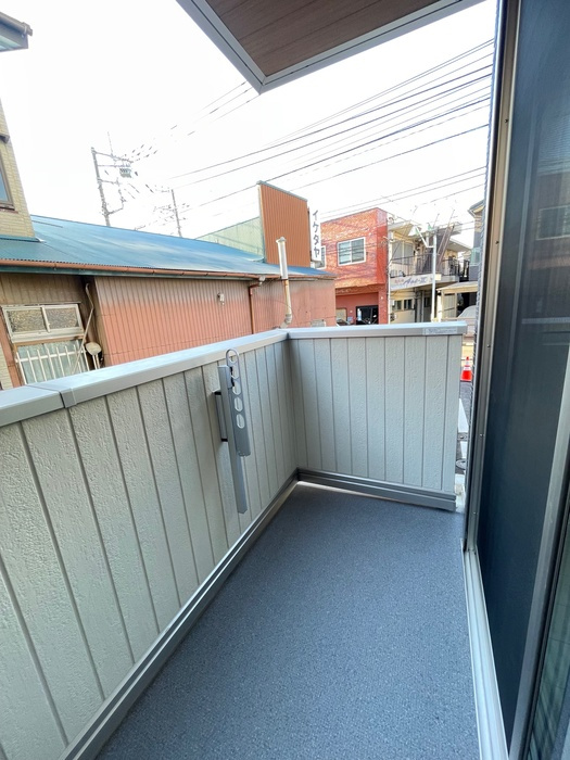 藤沢市高倉のアパートのバルコニー