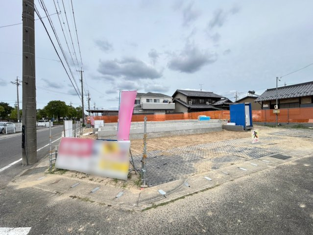 ブルーミングガーデン　一宮市多加木3丁目　全3区画分譲の前面道路含む現地写真|「現地（2026年8月9日）撮影」
■前面道路　
■ヤマダ不動産　株式会社リライフ