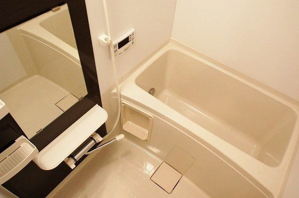 春日市桜ヶ丘７丁目のアパートの浴室