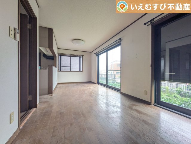 熊谷市大麻生　中古戸建の居間・リビング