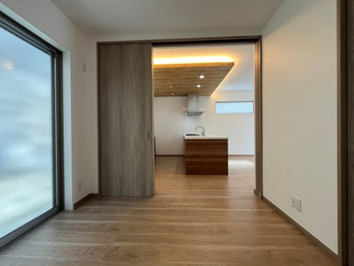 【洋室】 | 筑紫が丘９丁目　新築戸建 | 客間やお子様の遊び部屋としてもお使いいただけます。