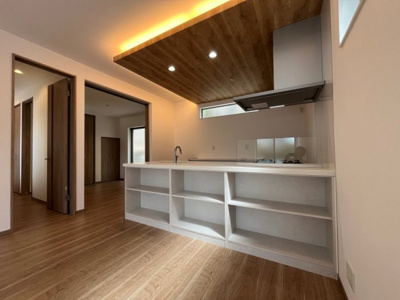 【その他】 | 筑紫が丘９丁目　新築戸建 | キッチン上部は折り下げ天井に間接照明でおしゃれです。