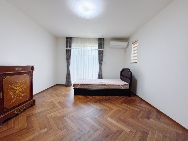 【中古戸建】前橋市富士見町小暮の洋室|■洋室｜ナチュラルカラーの床です。模様替えなどとても楽しく工夫できます♪陽当たり、風通しもとても良いので毎日快適な生活スタートです！子供部屋にも良いですね♪