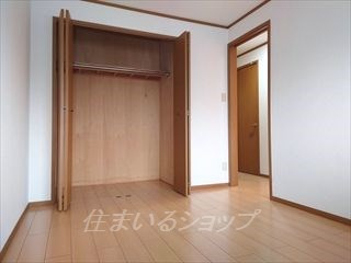 エスポワール吉田の寝室|クローゼットあり