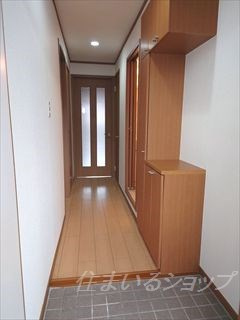 エスポワール吉田の玄関|大型シューズボックス