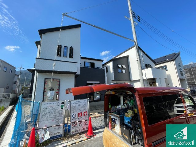 大津市下阪本　第5期　新築一戸建ての外観|周辺は落ち着いた街並みの住宅地！子育てがしやすい住環境です！まだ未完成ですが、現地でしかわからない事もございます。是非一度ご覧ください。