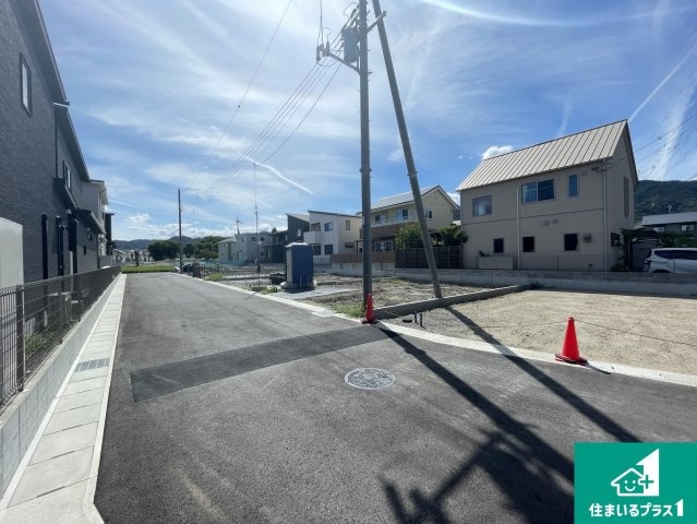 大津市下阪本　第5期　新築一戸建ての前面道路含む現地写真|周辺は落ち着いた街並みの住宅地！子育てがしやすい住環境です！まだ未完成ですが、現地でしかわからない事もございます。是非一度ご覧ください。