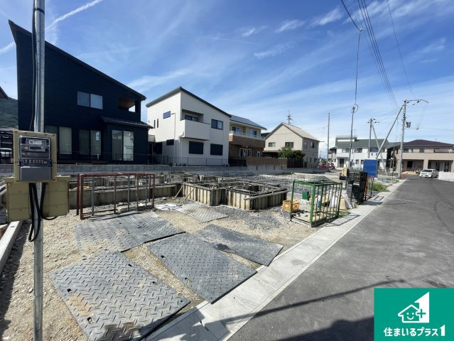 大津市下阪本　第5期　新築一戸建ての前面道路含む現地写真|周辺は落ち着いた街並みの住宅地！子育てがしやすい住環境です！まだ未完成ですが、現地でしかわからない事もございます。是非一度ご覧ください。