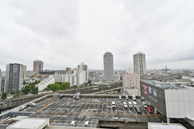 アルーサ北与野ノースピア上落合2号棟の展望|現地からの眺望：15階部分で遠くまで景色を眺められます。毎日のお洗濯も楽しめそうですね！◆主要駅『大宮』駅徒歩25分◆JR埼京線『北与野』駅徒歩3分　通勤通学にも便利です！
