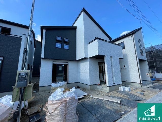 大津市下阪本　第5期　新築一戸建ての外観|周辺は落ち着いた街並みの住宅地！子育てがしやすい住環境です！まだ未完成ですが、現地でしかわからない事もございます。是非一度ご覧ください。