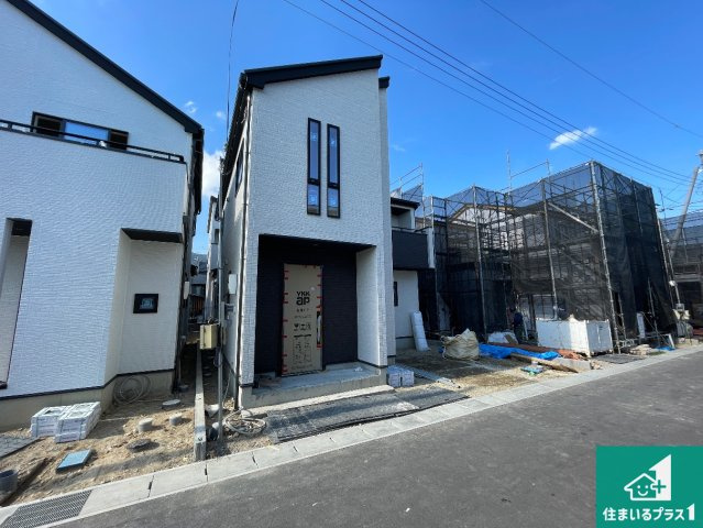 大津市下阪本　第5期　新築一戸建ての外観|周辺は落ち着いた街並みの住宅地！子育てがしやすい住環境です！まだ未完成ですが、現地でしかわからない事もございます。是非一度ご覧ください。