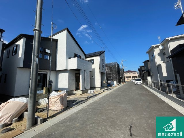 大津市下阪本　第5期　新築一戸建ての前面道路含む現地写真|周辺は落ち着いた街並みの住宅地！子育てがしやすい住環境です！まだ未完成ですが、現地でしかわからない事もございます。是非一度ご覧ください。