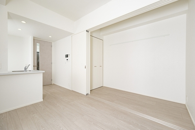 新品家具付きマンション築港本町8B(KaGood福岡)の居間・リビング