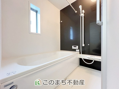 【浴室】 | 常総市水海道諏訪町第3　 | 雨の日の洗濯も安心♪換気乾燥暖房機を完備した1坪サイズのシステムバスです！
