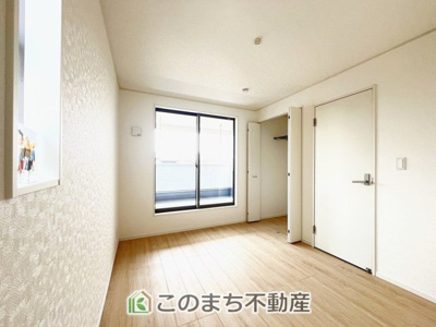【洋室】 | 常総市水海道諏訪町第3　4号棟 | 同社施工物件写真。※建具やフローリング、その他仕様が異なる場合がございます。